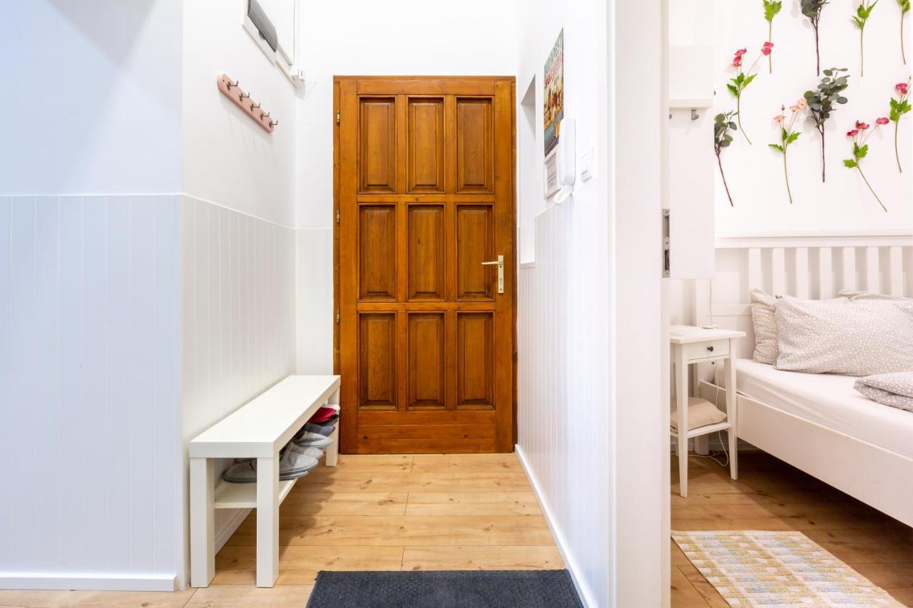 Elegant Coziness Apartment Budapest Bagian luar foto